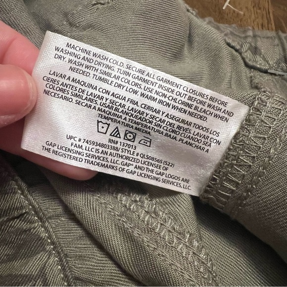 NWT Gap Pull On Tencel Shorts Olive Green Leaf Print Shorts Women’s Small - Picture 6 of 9